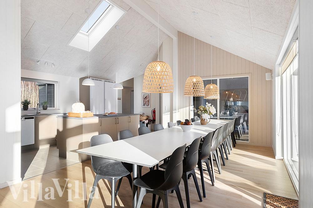 Aufenthaltsraum mit Platz für 20 im Luxusferienhaus Nr. 808.