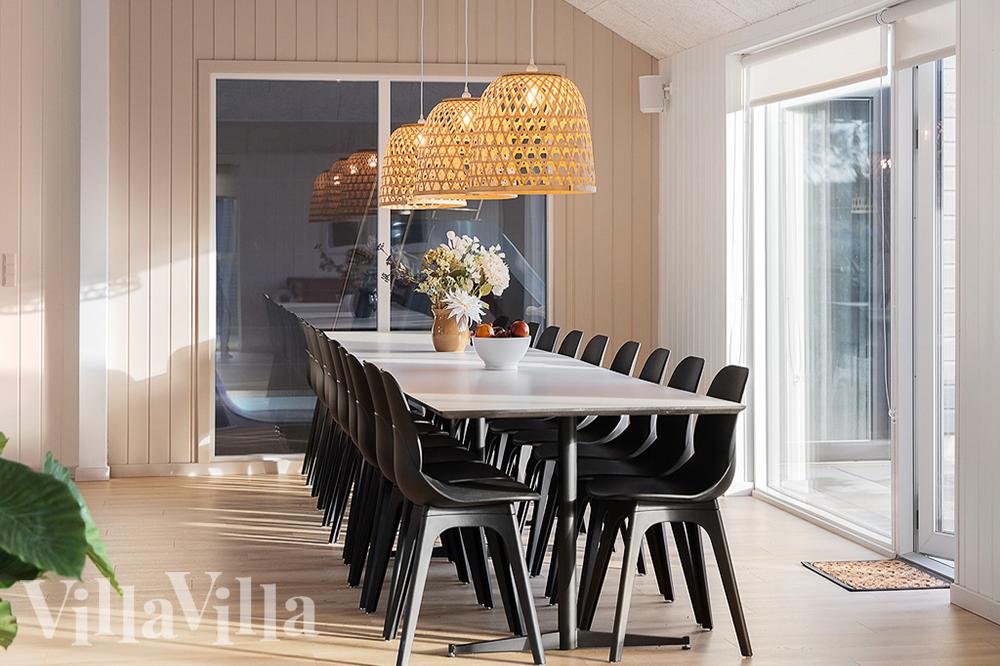 Der Aufenthaltsraum bietet Platz für 20 Personen, wenn ihr das Ferienhaus 808 in Ostjütland besucht.