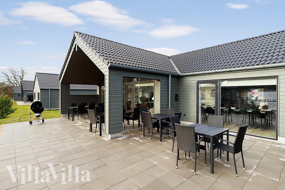 Genießen Sie einen Grillabend auf der Terrasse des Luxusferienhauses Nr. 808 in Ostjütland
