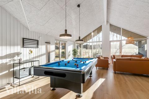 Neben den vielen schönen Stunden, die man im Poolbereich des Hauses verbringen kann, bietet das Luxusferienhaus 806 auch Spielevergnügen bei Billard/Tischtennis und Darts