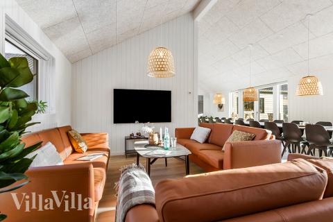 Die Couchecke im Luxusferienhaus Nr. 806 in Ostjütland.