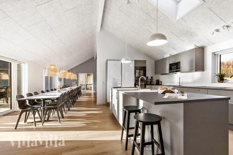 Aufenthaltsraum mit Platz für 30 im Luxusferienhaus Nr. 806.