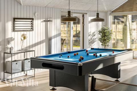 Das Luxusferienhaus 806 für 30 Personen hat einen großen Aktivitätsraum mit u. a. Billard und Darts