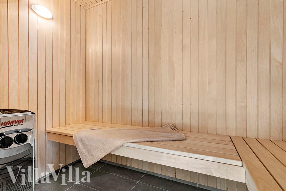 Genießen Sie die heiße Sauna im Luxusferienhaus Nr. 806 für 30 Personen