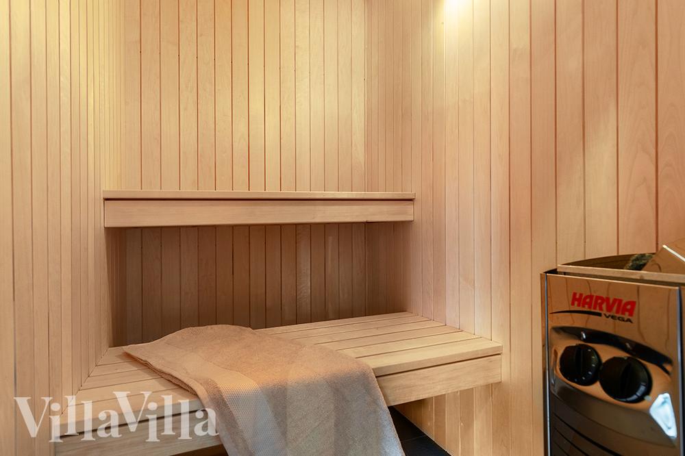 Genießen Sie die heiße Sauna im Luxusferienhaus Nr. 802 für 16 Personen