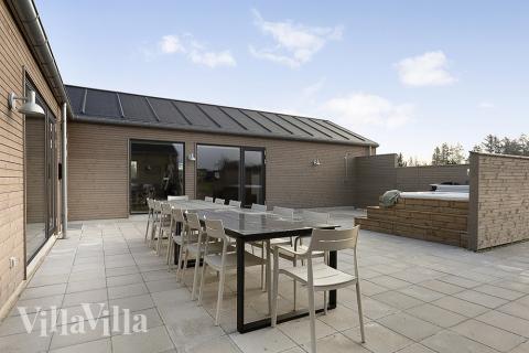 Auf der Terrasse des Ferienhauses Nr. 903 ist Platz für 20 Personen.