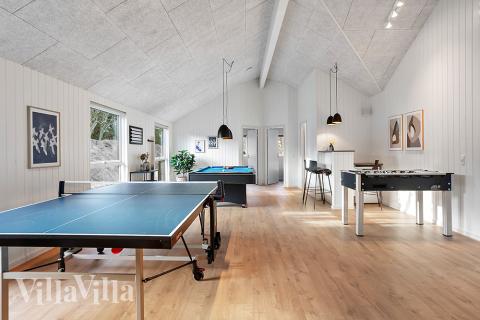 Das Luxusferienhaus 911 für 20 Personen hat einen großen Aktivitätsraum mit u. a. Billard und Darts