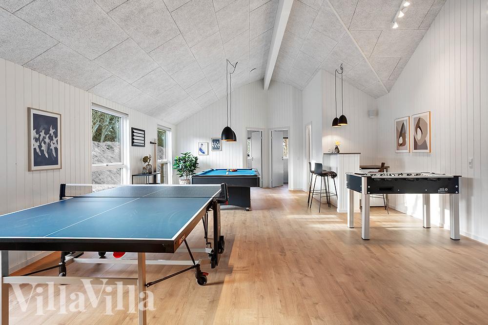 Das Luxusferienhaus 911 für 20 Personen hat einen großen Aktivitätsraum mit u. a. Billard und Darts