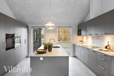 Gut ausgestattete Küche im Luxusferienhaus Nr. 911 in Lolland/Falster/Mön.