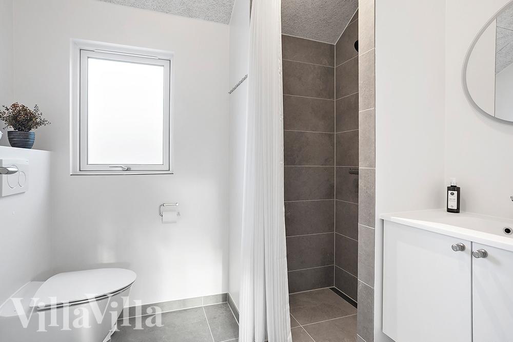 Eines der Badezimmer im Luxusferienhaus Nr. 911