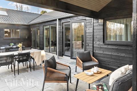 Das Luxusferienhaus Nr. 911 hat eine tolle Terrasse, die mit hochwertigen Gartenmöbeln für 20 Personen ausgestattet ist.