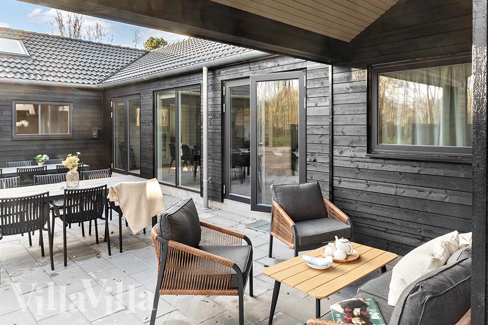 Das Luxusferienhaus Nr. 911 hat eine tolle Terrasse, die mit hochwertigen Gartenmöbeln für 20 Personen ausgestattet ist.