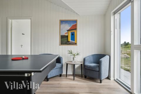 Aktivitätsraum im Luxusferienhaus Nr. 927 mit 4 Schlafzimmern und Platz für 8 Gäste.