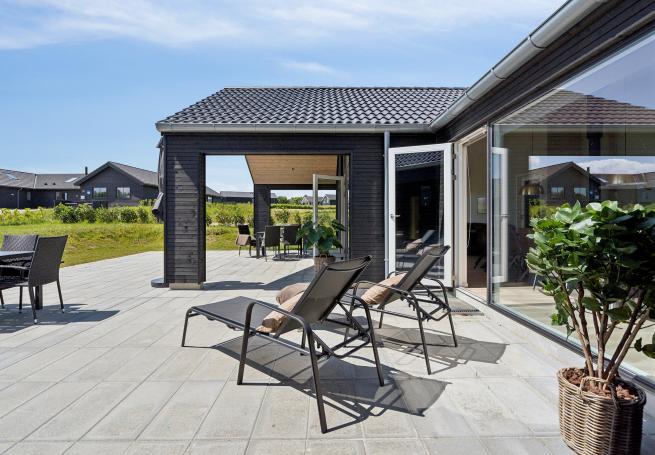 Das Luxusferienhaus Nr. 927 hat eine tolle Terrasse, die mit hochwertigen Gartenmöbeln für 8 Personen ausgestattet ist.