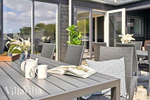 Auf der Terrasse des Ferienhauses Nr. 927 ist Platz für 8 Personen.