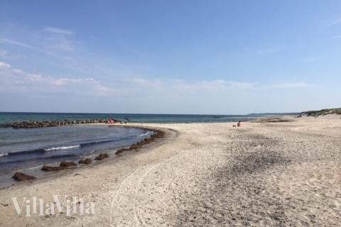 Der Strand in der Nähe von Luxusferienhaus Nr. 351 in Nordseeland lädt zum Spazierengehen ein.