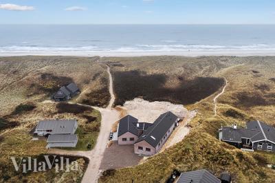Dieses schöne Poolhaus Nr. 900 mit Platz für 18 Personen liegt in Westjütland