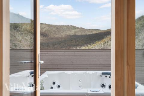 Genießen Sie den warmen Whirlpool im Luxusferienhaus Nr. 900 in Westjütland