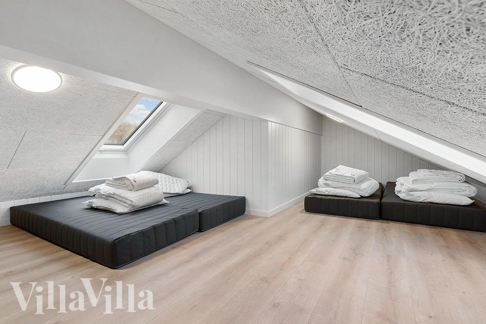 Einige der 18 Schlafgelegenheiten befinden sich im Luxusferienhaus Nr. 900 auf dem ausgebauten Dachboden