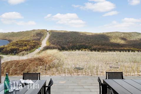 Auf der Terrasse des Ferienhauses Nr. 900 ist Platz für 18 Personen.