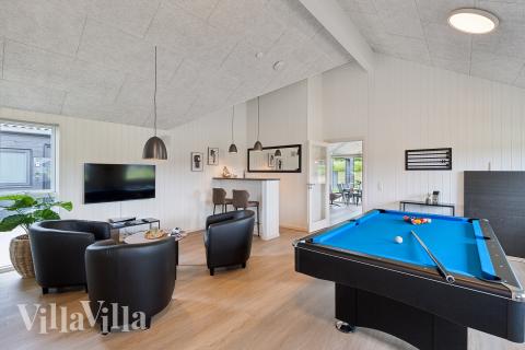 Neben den vielen schönen Stunden, die man im Poolbereich des Hauses verbringen kann, bietet das Luxusferienhaus 921 auch Spielevergnügen bei Billard/Tischtennis und Darts