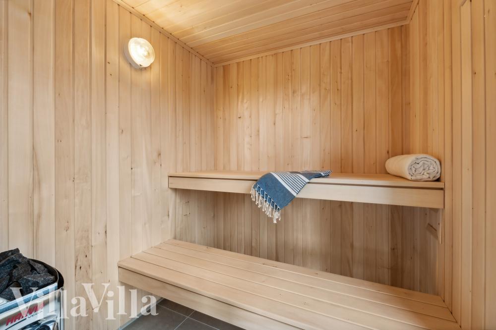 Genießen Sie die heiße Sauna im Luxusferienhaus Nr. 921 für 18 Personen
