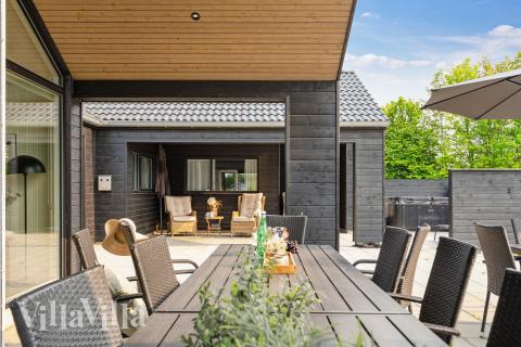 Genießen Sie einen Grillabend auf der Terrasse des Luxusferienhauses Nr. 921 in Fünen und seine Inseln