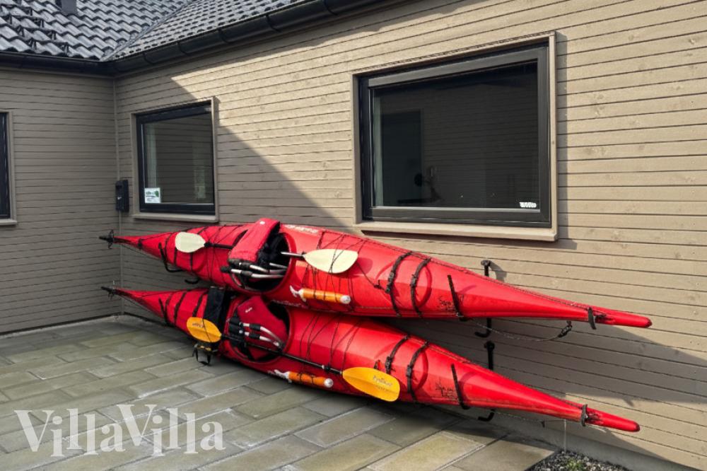 Zu dem attraktiven Ferienhaus Nr. 665 in Fünen und seine Inseln gehört auch ein tolles Angebot im Außenbereich, z. B. Spieleturm und Schaukeln