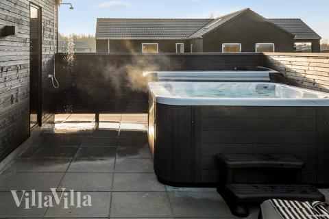 Genießen Sie den warmen Whirlpool im Luxusferienhaus Nr. 910 in Lolland/Falster/Mön