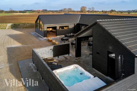 Dieses schöne Poolhaus Nr. 910 mit Platz für 30 Personen liegt in Lolland/Falster/Mön