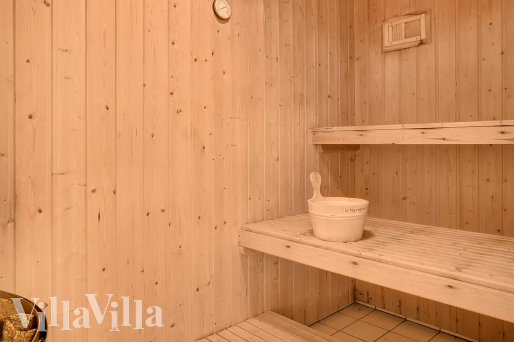 Genießen Sie die heiße Sauna im Luxusferienhaus Nr. 937 für 10 Personen