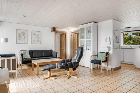 Die Couchecke im Luxusferienhaus Nr. 937 in Westjütland.