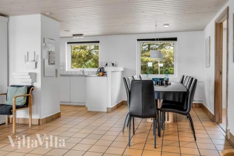 Der große, lichtdurchflutete Aufenthaltsraum im Luxusferienhaus Nr. 937 für 12.