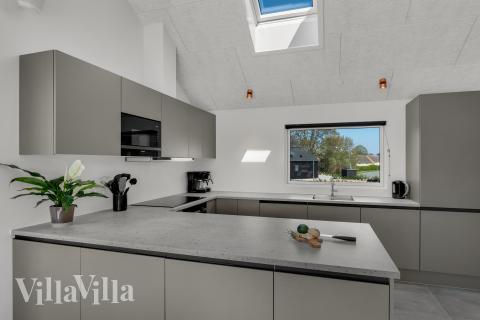 Die Küche in dem Luxusferienhaus Nr. 922 ist so gut ausgestattet, dass man problemlos Mahlzeiten für 14 Personen zubereiten kann.