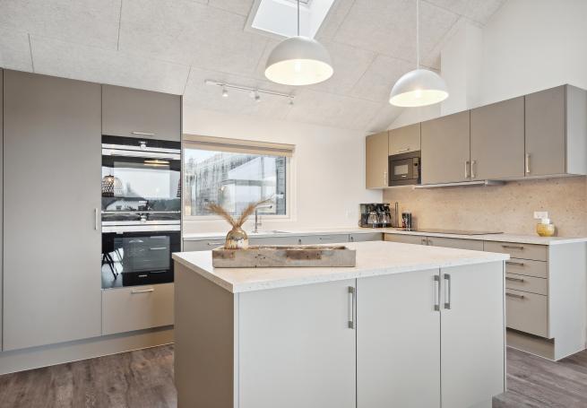 Die Küche in dem Luxusferienhaus Nr. 916 ist so gut ausgestattet, dass man problemlos Mahlzeiten für 18 Personen zubereiten kann.