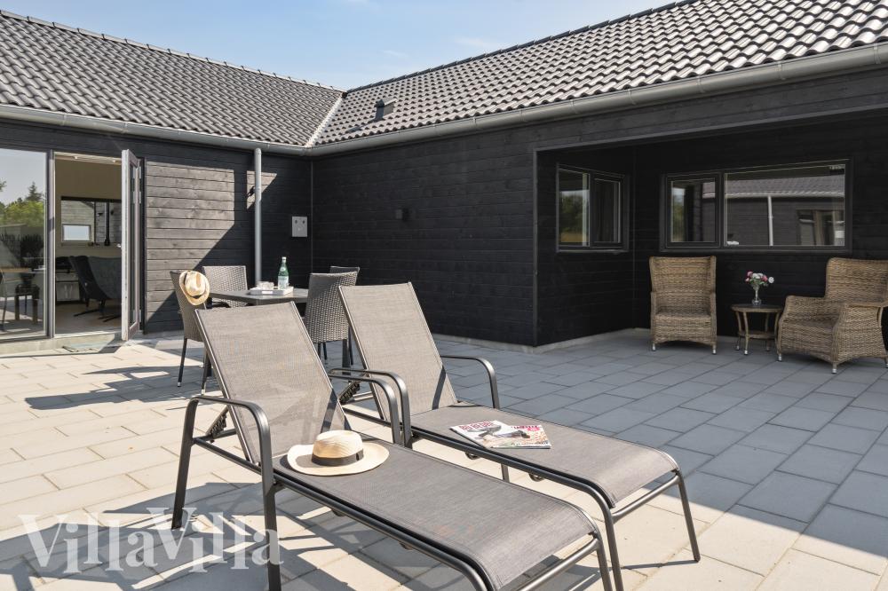 Genießen Sie einen Grillabend auf der Terrasse des Luxusferienhauses Nr. 916 in Fünen und seine Inseln