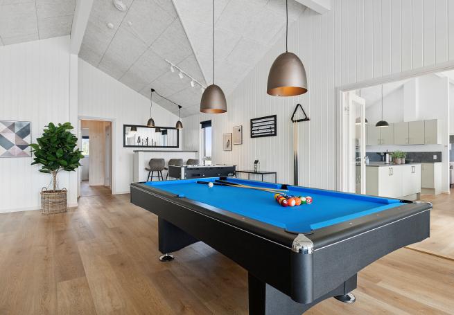 Neben den vielen schönen Stunden, die man im Poolbereich des Hauses verbringen kann, bietet das Luxusferienhaus 914 auch Spielevergnügen bei Billard/Tischtennis und Darts
