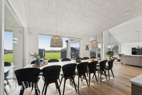 Aufenthaltsraum mit Platz für 14 im Luxusferienhaus Nr. 665.