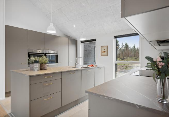 Die Küche in dem Luxusferienhaus Nr. 933 ist so gut ausgestattet, dass man problemlos Mahlzeiten für 20 Personen zubereiten kann.