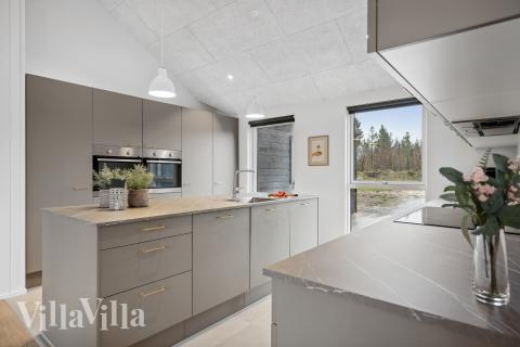 Die Küche in dem Luxusferienhaus Nr. 933 ist so gut ausgestattet, dass man problemlos Mahlzeiten für 20 Personen zubereiten kann.