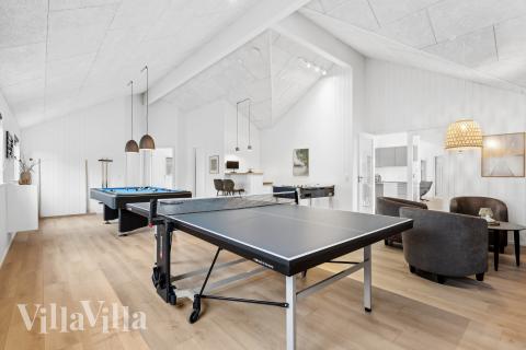 Aktivitätsraum im Luxusferienhaus Nr. 933 mit 8 Schlafzimmern und Platz für 20 Gäste.