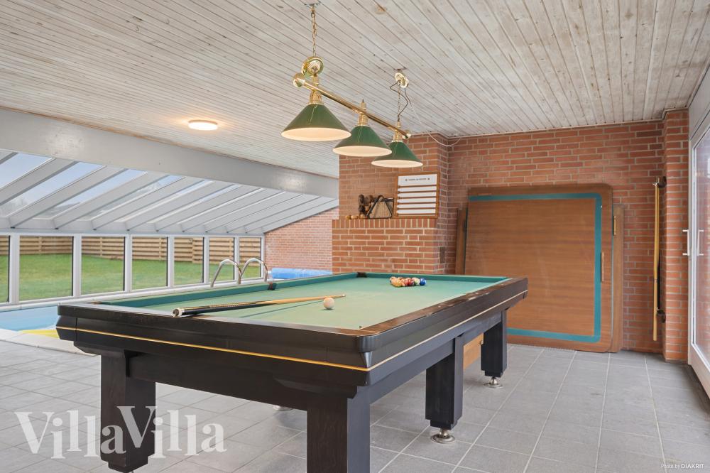 Neben den vielen schönen Stunden, die man im Poolbereich des Hauses verbringen kann, bietet das Luxusferienhaus 688 auch Spielevergnügen bei Billard/Tischtennis und Darts