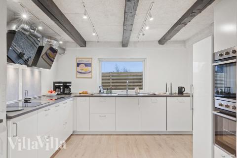 Die Küche in dem Luxusferienhaus Nr. 688 ist so gut ausgestattet, dass man problemlos Mahlzeiten für 26 Personen zubereiten kann.