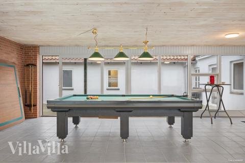 Das Luxusferienhaus 688 für 26 Personen hat einen großen Aktivitätsraum mit u. a. Billard und Darts