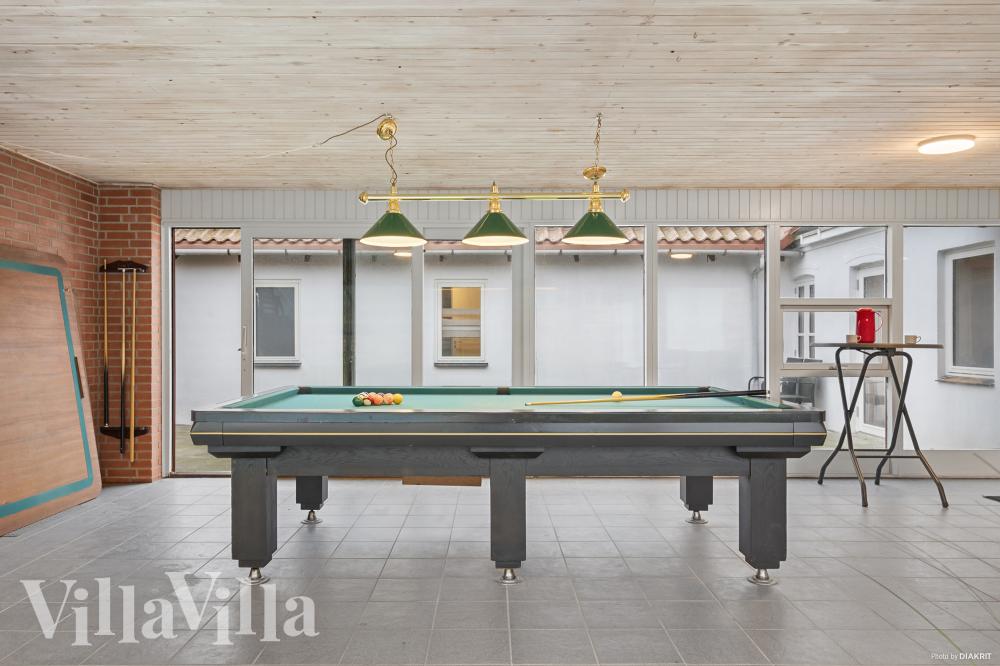 Das Luxusferienhaus 688 für 26 Personen hat einen großen Aktivitätsraum mit u. a. Billard und Darts