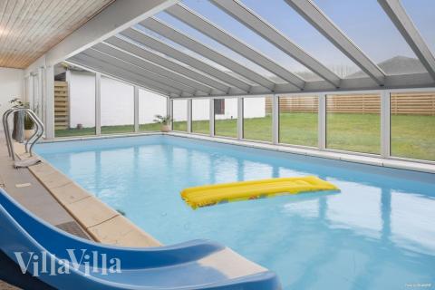 Der schicke Pool im Luxusferienhaus Nr. 688 für 26 Personen