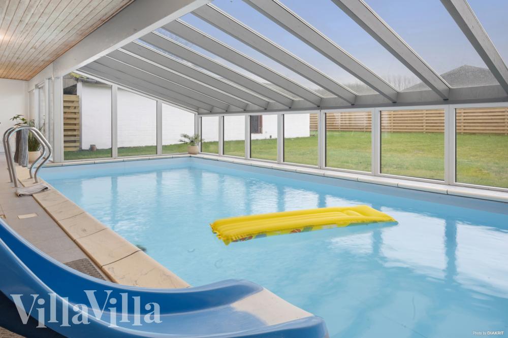 Der schicke Pool im Luxusferienhaus Nr. 688 für 26 Personen