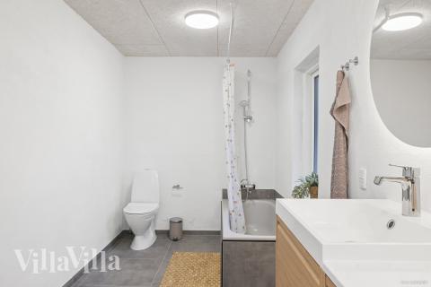 Eines der Badezimmer im Luxusferienhaus Nr. 688