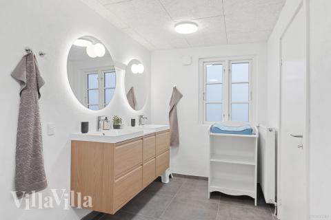 Im Luxusferienhaus Nr. 688 für 26 Personen gibt es Bad mit Dusche.