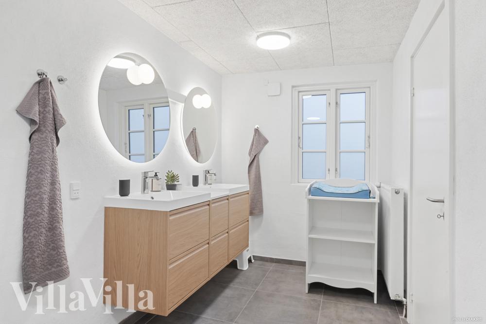 Im Luxusferienhaus Nr. 688 für 26 Personen gibt es Bad mit Dusche.